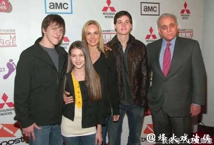 贝克汉姆亲家的继承之战!10个子女17亿家产,妮可拉分不到多少钱 贝克汉姆亲家的继承之战!10个子女17亿家产,妮可拉分不到多少钱